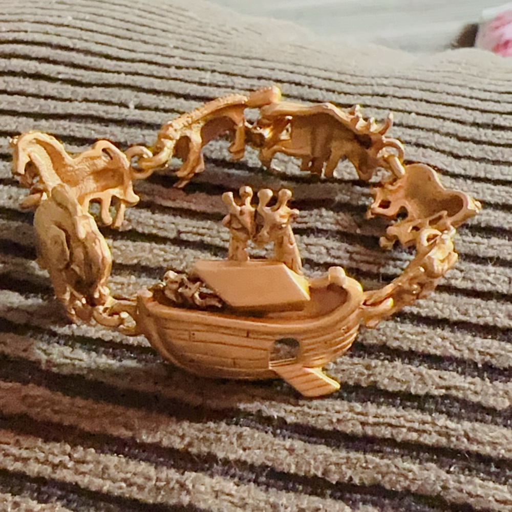4pcs for $20 in my store‼️ A. J. C. Vintage Gold Tone Noah’s Ark Bracelet 7" NIB - Picture 2 of 7